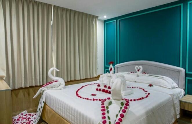 Sanctuary Hotel Rangoon Buitenkant foto