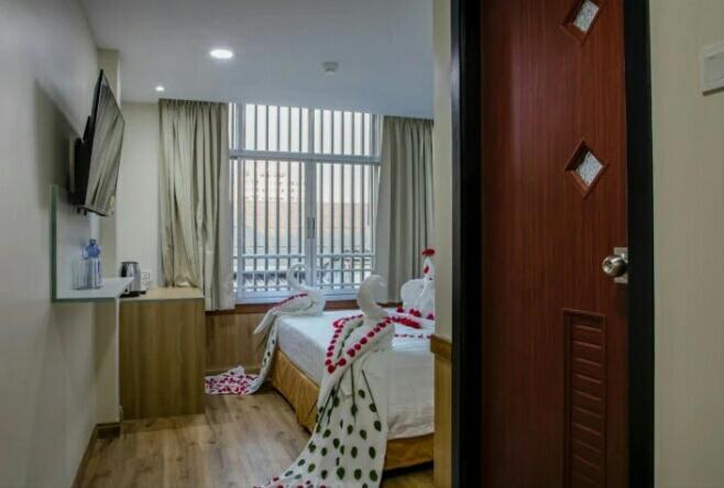 Sanctuary Hotel Rangoon Buitenkant foto