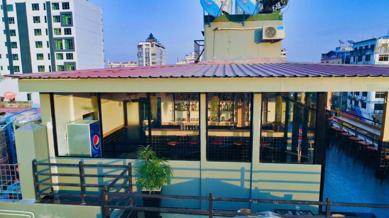 Sanctuary Hotel Rangoon Buitenkant foto