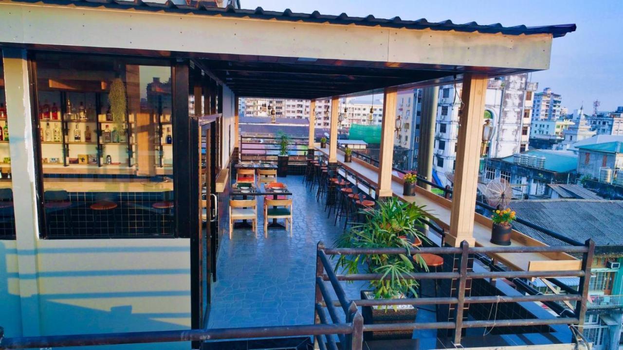 Sanctuary Hotel Rangoon Buitenkant foto